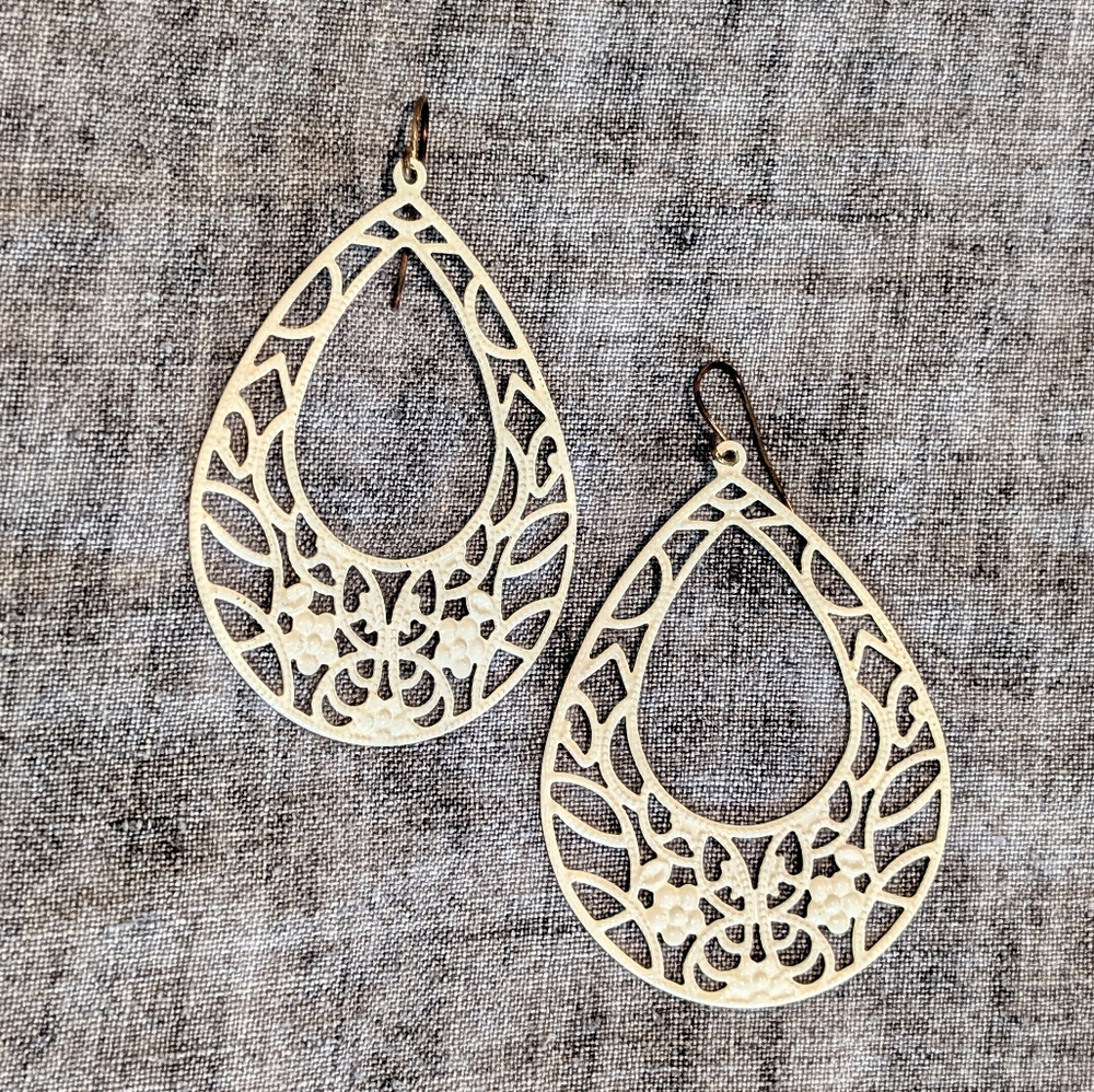 Boho Floral Teardrop Earrings Cream